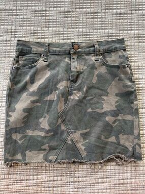 Altar’d State Camo Camouflage Raw Hem  Skirt, Size XS